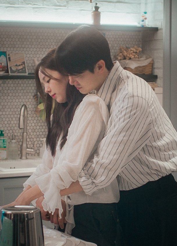 Anh Cảnh Sát Đẹp Trai Là Vị Hôn Phu Của Tôi
